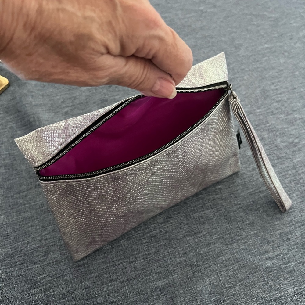 IPSY Wristlet Embossed Snakeskin Purple with Pink Lining - Picture 3 of 5
